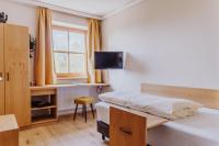 Łóżko lub łóżka w pokoju w obiekcie Landhotel Gschirnwirt