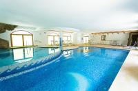 Bazén v ubytovaní Hotel Fior Di Bosco alebo v jeho blízkosti