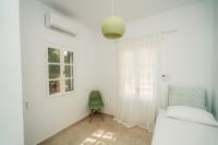 Postel nebo postele na pokoji v ubytování La Maison de Lilac-Luxurious Olive Grove apartments