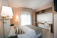 Łóżko lub łóżka w pokoju w obiekcie Hotel Carla