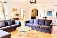 Posezení v ubytování Villa 9 La Alzambra-Puerto Banus