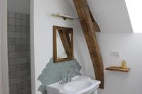 Kúpeľňa v ubytovaní LE DOMAINE DU PETIT TERTRE - SPA EN EXTERIEUR