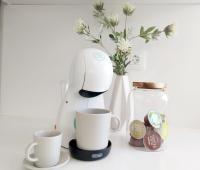 Bungalow de diseño hidromasajes terraza y piscina.にあるコーヒーまたはお茶