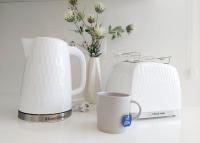 Bungalow de diseño hidromasajes terraza y piscina.にあるコーヒーまたはお茶