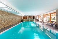 Bazén v ubytovaní Hotel La Perla alebo v jeho blízkosti