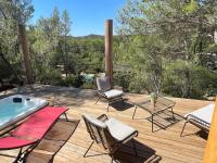 Bazén v ubytovaní Avignon : Le Mas Cott, le paradis dans la nature alebo v jeho blízkosti