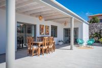 Patio alebo iná vonkajšia časť ubytovania Villa Pikoro