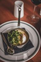 ホテルの敷地内または近くでの食事または食べ物