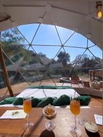 Nespecifikovaný výhled na hory nebo výhled na hory při pohledu z luxury tent