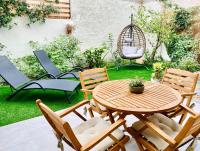 A garden outside Ivy, 4 minutes from the sea