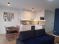Kuchyňa alebo kuchynka v ubytovaní NEW APARTMENT Wołyńska - przestronny, z widokiem, czysto, parking, balkon