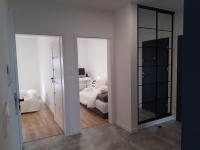 Posteľ alebo postele v izbe v ubytovaní NEW APARTMENT Wołyńska - przestronny, z widokiem, czysto, parking, balkon