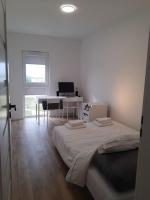 Posteľ alebo postele v izbe v ubytovaní NEW APARTMENT Wołyńska - przestronny, z widokiem, czysto, parking, balkon