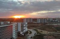 Pohľad na východ alebo západ slnka z apartmánu alebo blízkeho okolia