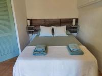 A bed or beds in a room at Cortijo Vacas Gordas Villas
