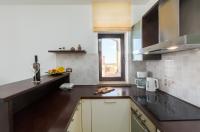 Kuchyň nebo kuchyňský kout v ubytování Apartment Mihael with pool and beautiful garden