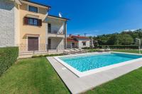 Bazén v ubytování Apartment Mihael with pool and beautiful garden nebo v jeho okolí