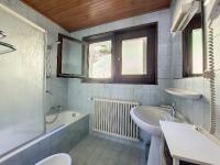 Łazienka w obiekcie APPARTEMENT-CENTRE-MORZINE-VUE PISTES-8-9 pers-BOIS VENANTS