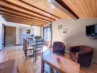 Telewizja i/lub zestaw kina domowego w obiekcie APPARTEMENT-CENTRE-MORZINE-VUE PISTES-8-9 pers-BOIS VENANTS
