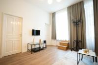 Televízia a/alebo spoločenská miestnosť v ubytovaní Spacious apartment with huge shared terrace and grill located between city centre and Donau river