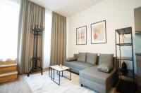 Posedenie v ubytovaní Spacious apartment with huge shared terrace and grill located between city centre and Donau river