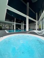 Bazén v ubytovaní Sunset207 Apartament Premium - Westin House Resort w Kołobrzegu alebo v jeho blízkosti
