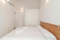 A bed or beds in a room at Allo Apartments San Roque 2ºA