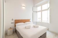 A bed or beds in a room at Allo Apartments San Roque 2ºA
