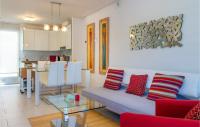 Kuchyňa alebo kuchynka v ubytovaní 3 Bedroom Stunning Home In Torrevieja
