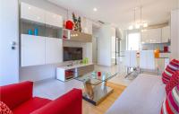 Kuchyňa alebo kuchynka v ubytovaní 3 Bedroom Stunning Home In Torrevieja
