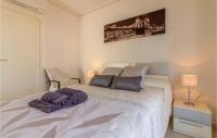 Posteľ alebo postele v izbe v ubytovaní 3 Bedroom Stunning Home In Torrevieja
