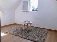 Plán poschodí v ubytovaní petite maison avec jardin dans banlieue de Paris