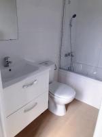 Kúpeľňa v ubytovaní petite maison avec jardin dans banlieue de Paris