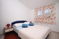 Posteľ alebo postele v izbe v ubytovaní Apartments with a parking space Seget Vranjica, Trogir - 8507