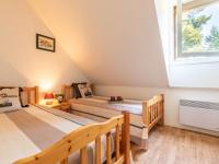 Łóżko lub łóżka w pokoju w obiekcie Maison au centre, 4 pers, parking, animaux, près du téléphérique - FR-1-296-437