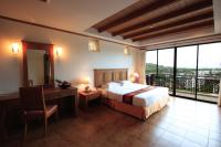 Ein Bett oder Betten in einem Zimmer der Unterkunft Sun Hill Hotel Patong