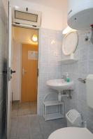 Kúpeľňa v ubytovaní Double Room Mali Losinj 7953b