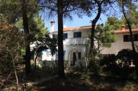 Vonkajšia záhrada v ubytovaní Apartments by the sea Artatore, Losinj - 7935