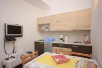 Kuchyňa alebo kuchynka v ubytovaní Apartments by the sea Artatore, Losinj - 7935