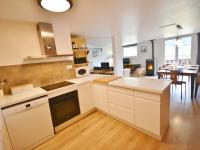 Kuchyňa alebo kuchynka v ubytovaní Appartement T4 spacieux à Morzine, 3 chambres, parking, balcons, linge inclus - FR-1-684-3
