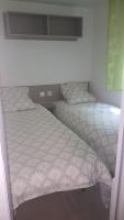 Posteľ alebo postele v izbe v ubytovaní Agréable Mobilhome 6 - 8 places
