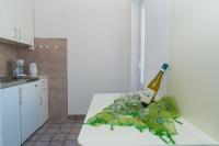 Nápoje v ubytovaní Apartment Brela 2717c