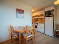 Kuchyňa alebo kuchynka v ubytovaní Appartement cosy 4 pers avec balcon à Valmorel - FR-1-291-880
