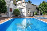 Bazén v ubytovaní Los Elefantes Beach House alebo v jeho blízkosti