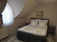 Posteľ alebo postele v izbe v ubytovaní Ede Apartman