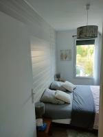 Łóżko lub łóżka w pokoju w obiekcie Chambre récente chez particuliers