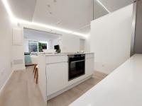 Bungalow de diseño hidromasajes terraza y piscina.にあるキッチンまたは簡易キッチン