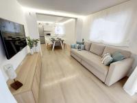 Bungalow de diseño hidromasajes terraza y piscina.にあるテレビまたはエンターテインメントセンター