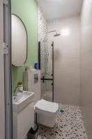 Koupelna v ubytování Linden House - A lovely apartment in central Varna