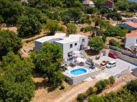 Bazén v ubytovaní Family Holiday Home Nest alebo v jeho blízkosti